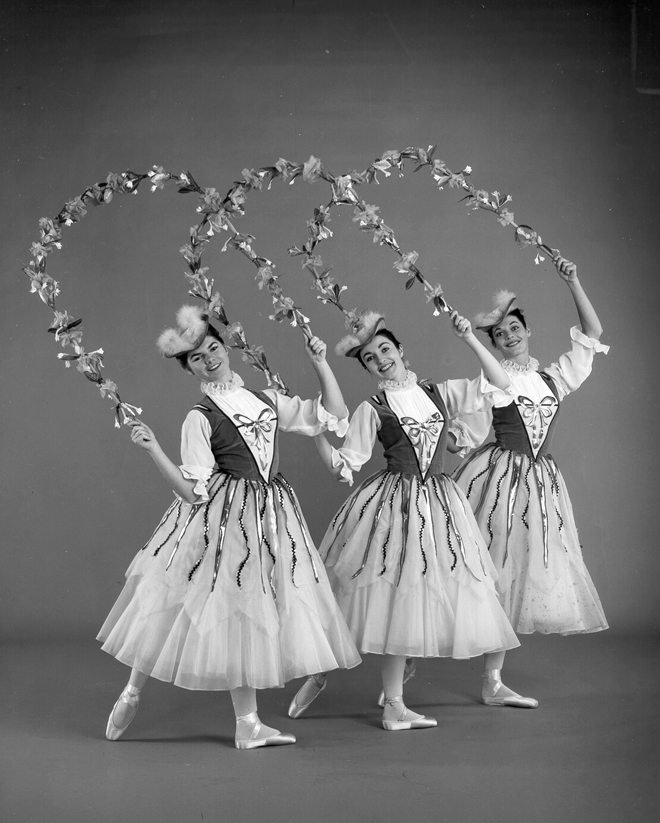 Garland Dancers