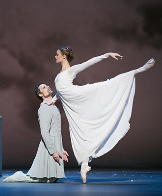 Piotr Stanczyk and Hannah Fischer in The Winter's Tale
