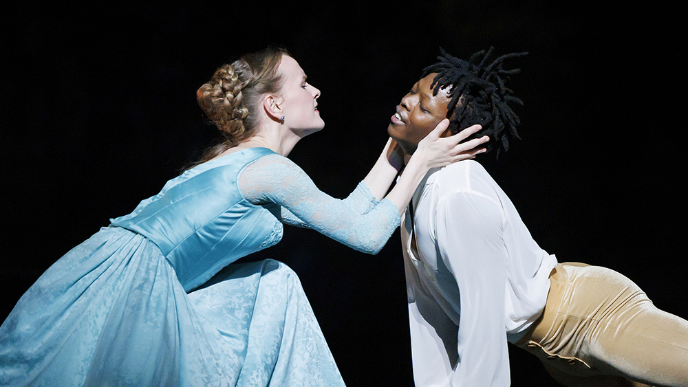 Hannah Galway and Siphesihle November in Emma Bovary. Photo par Bruce Zinger. 