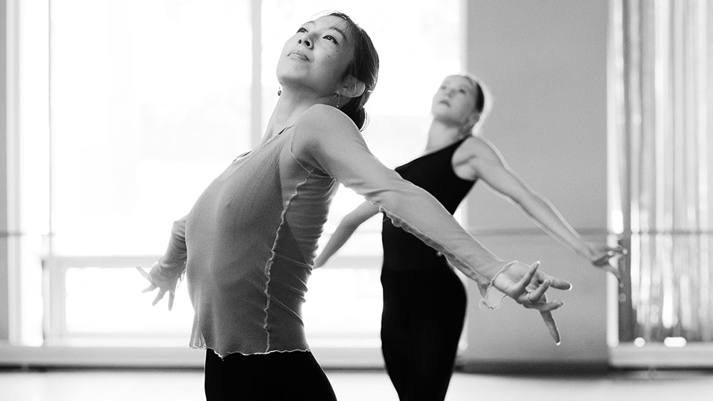 Artists of the Ballet in rehearsal