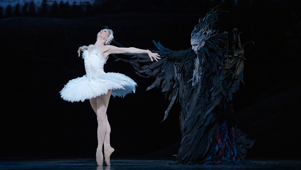 Heather Ogden and Spencer Hack in Swan Lake. Photo by Karolina Kuras. 