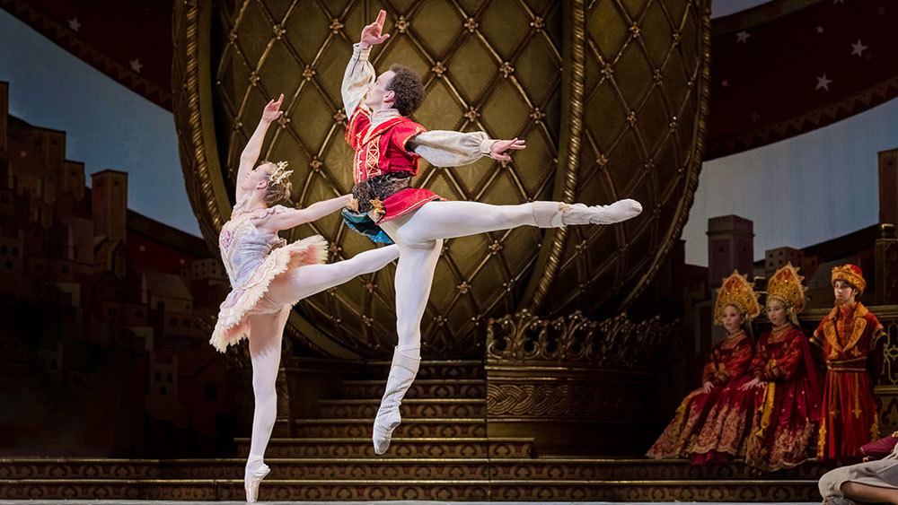 Calley Skalnik and Jack Bertinshaw in The Nutcracker.