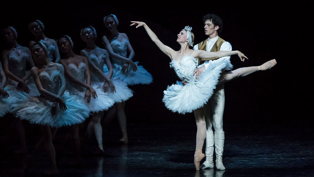 Genevieve Penn Nabity and Christopher Gerty with Artists of the Ballet in Swan Lake.