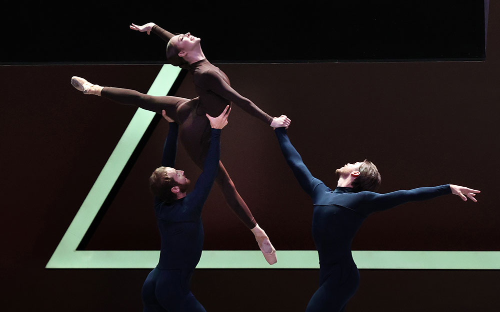 Artists of Het Nationale Ballet in The Four Seasons. Photo by Michael Schnater.