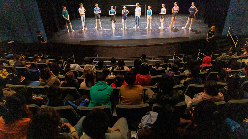 Apprentices at a YOU dance performance