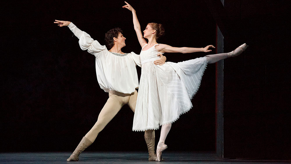 Guillaume Côté and Elena Lobsanova in Romeo and Juliet (2011).
