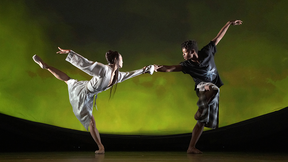 Koto Ishihara and Siphesihle November in Maddaddam. Photo par Karolina Kuras. 