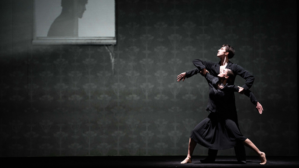 Bianca Teixeira and Matteo Dilaghi of Bayerisches Staatsballett in Silent Screen. 