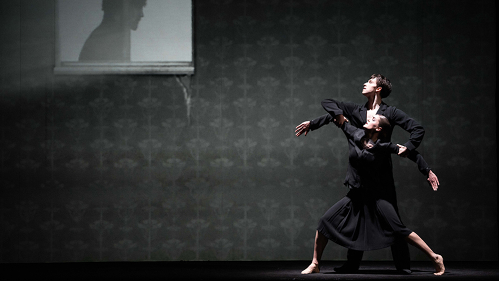 Bianca Teixeira and Matteo Dilaghi of Bayerisches Staatsballett in Silent Screen.