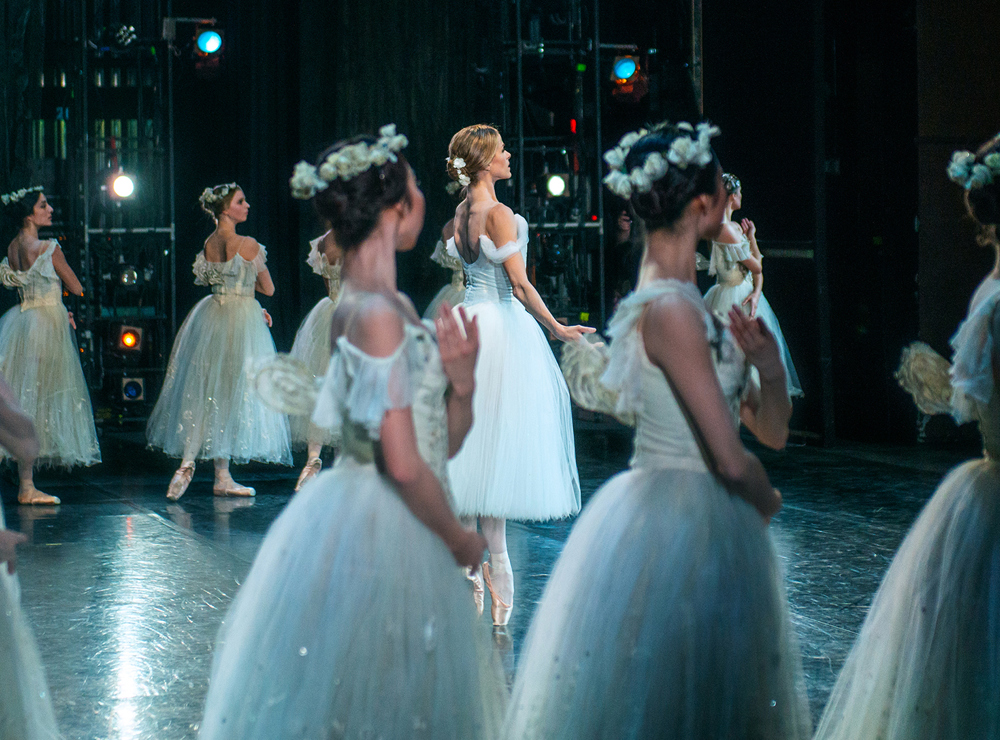 Heather Ogden with Artists of the Ballet in Giselle.